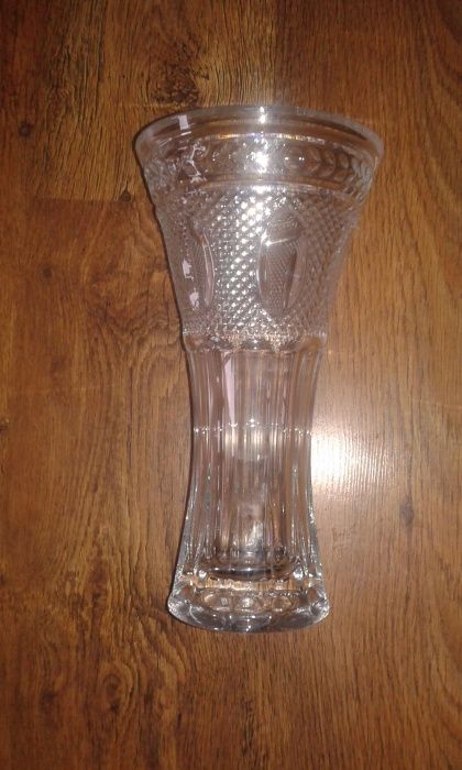 Стъклена ваза