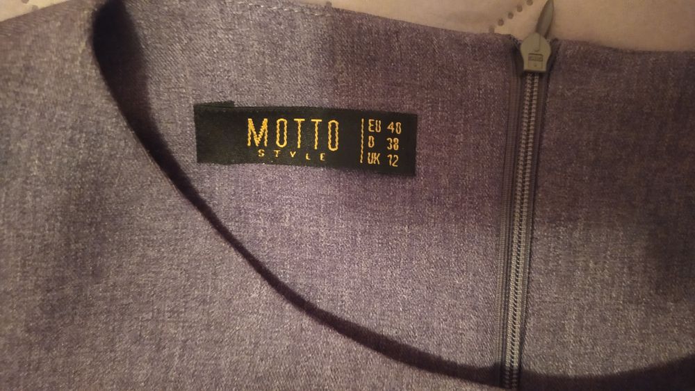 Женские платья разные.