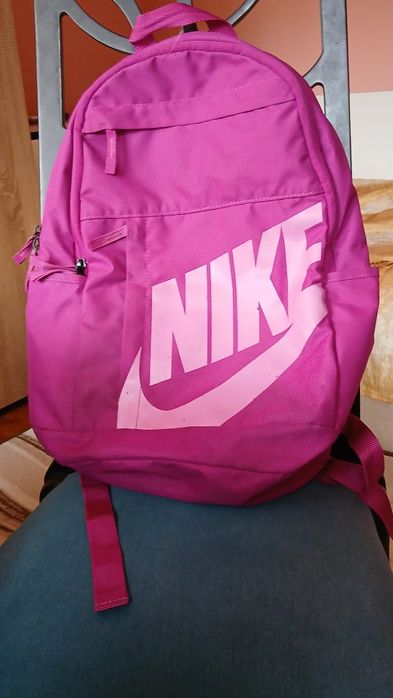 Продавам Раница NIKE