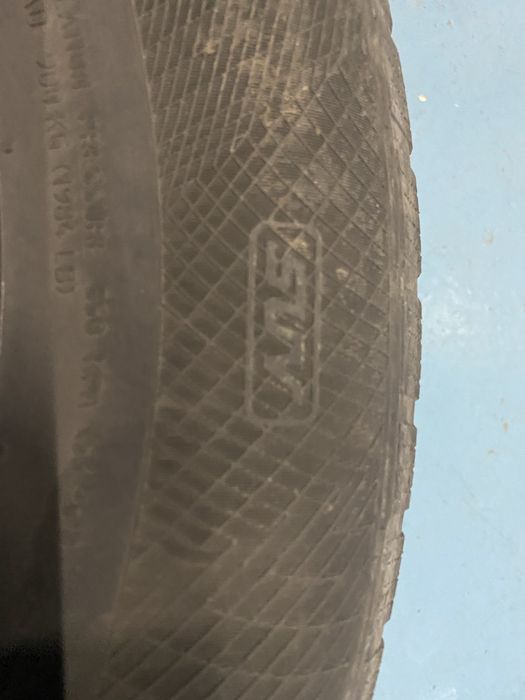 Зимни гуми 235/65/17 Continental SUV