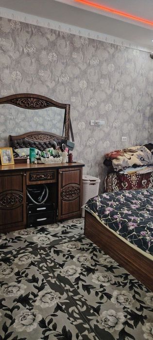 Тезда- 3 хонали 2 каватда жойлашган квартира сотилади умумий майдони 7