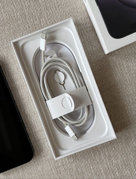 Iphone 16 pro 256gb full box!!