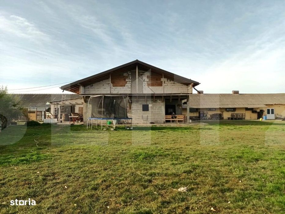 Proprietate cu casa la rosu si teren 5.500 mp – Zaicesti