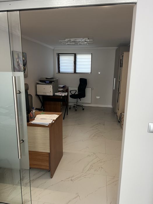 Inchiriere birou. Împart biroul