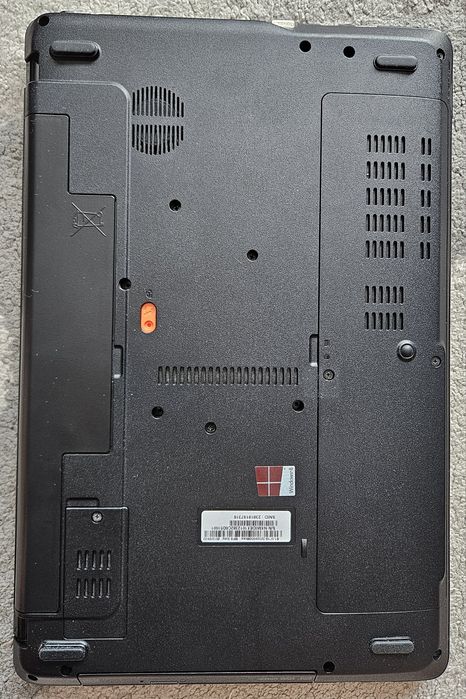 Лаптоп ACER Aspire E1-571G