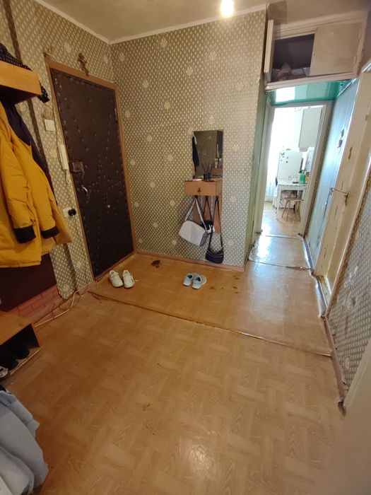 3 комн.. 4 мкр, 20 дом , 4 этаж.