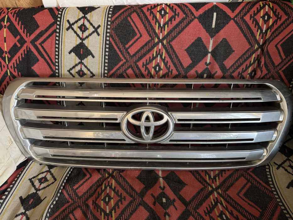 Решётка Toyota Land Cruiser 200