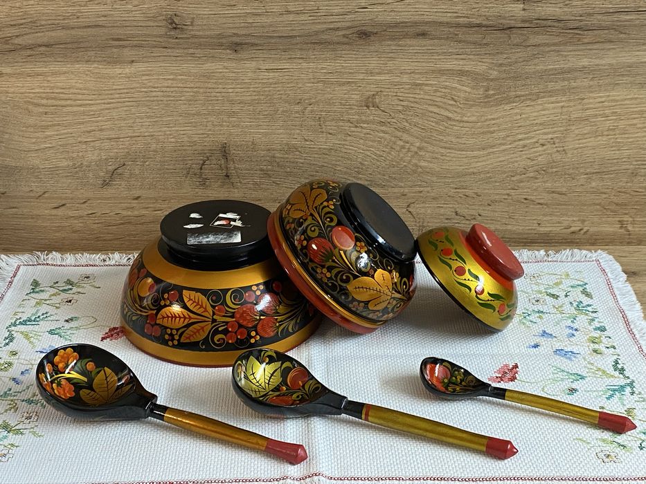 Ръчно русувани руски дървени купички с лъжички