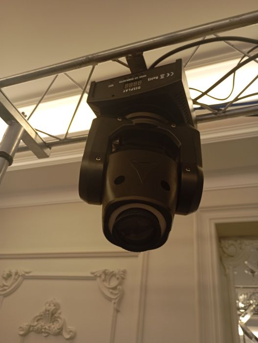 Vând moving head-uri