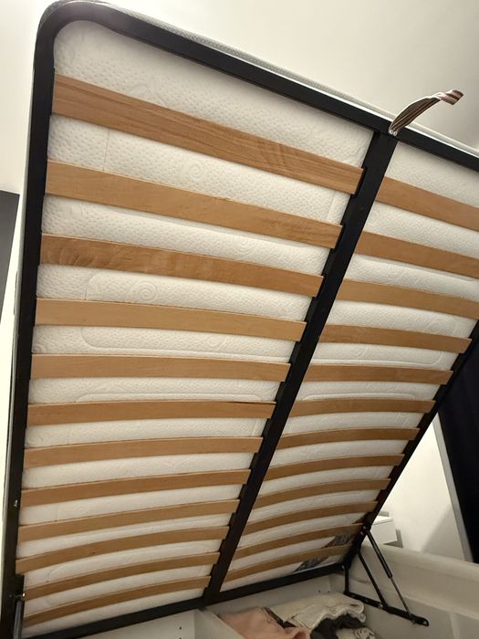 Vand pat tapitat lemn masiv 160x200