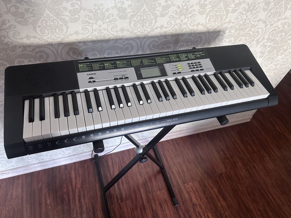 Синтезатор CASIO LK-135