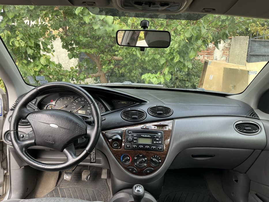 Продавам Форд фокус Ghia