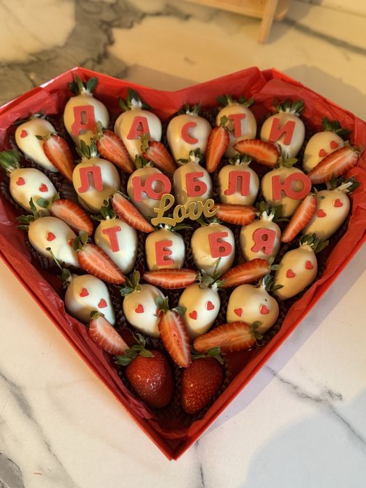 Клубничные букеты