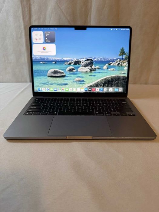 2022 Apple MacBook Air 13” M2