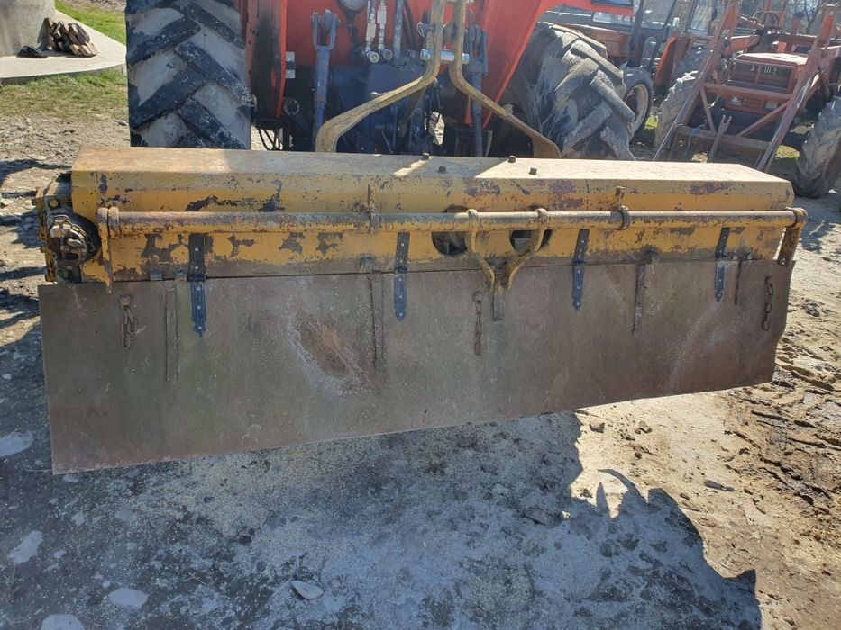 Freza pământ tractor