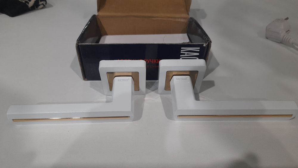 Продам дверные ручки