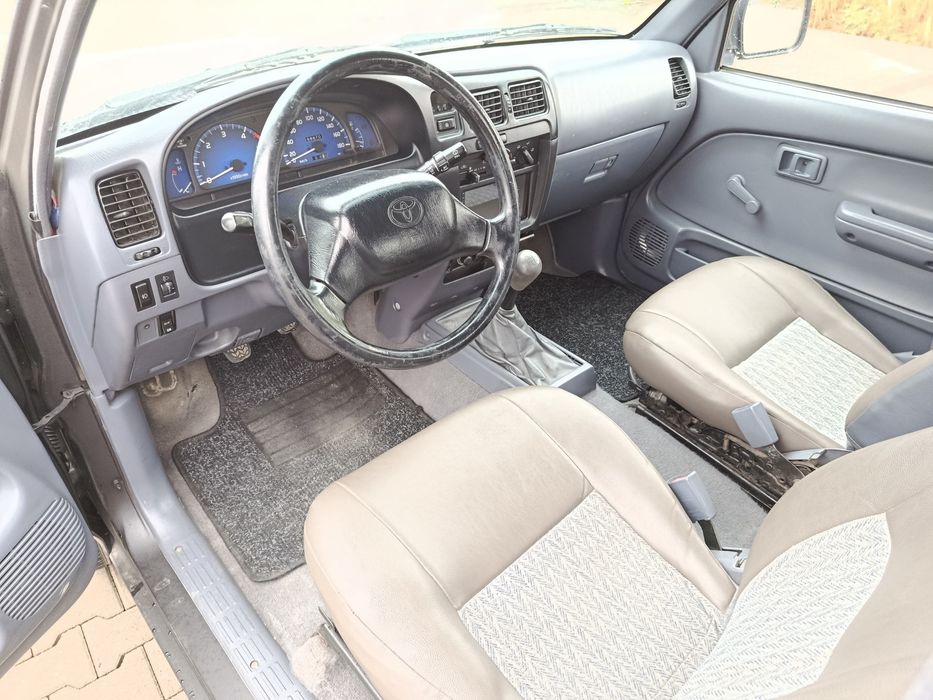 Toyota hilux 4x2         2,5dizel