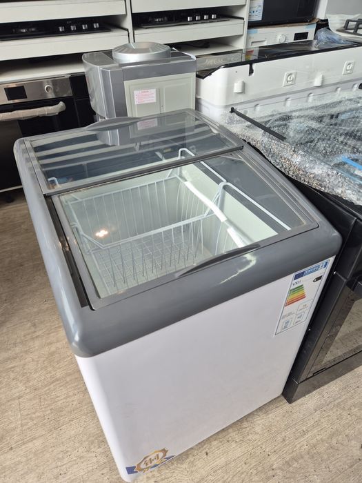 Продам морозильник магазин