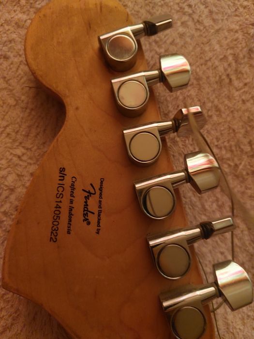 Продам электрогитару