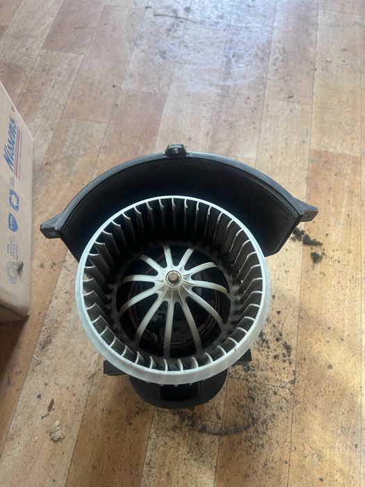 Вентилатор Ауди Q7 ………..