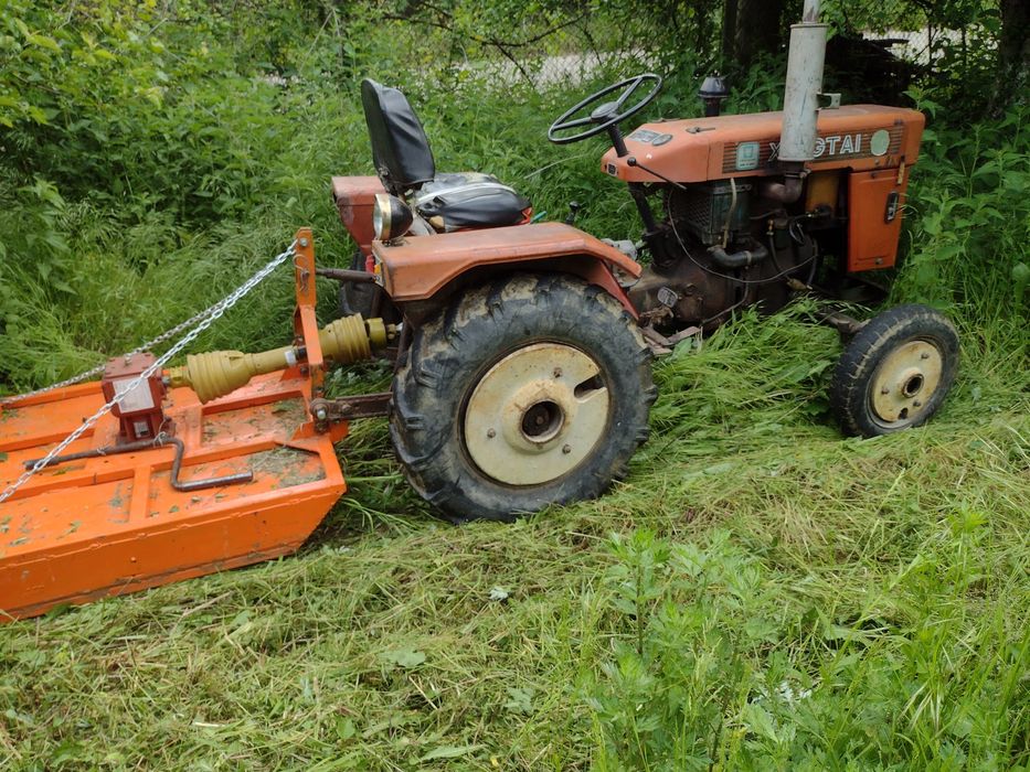 Китайски трактор с косачка