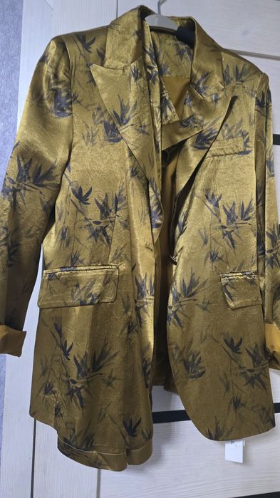 Костюм  женский, из атласной вискозы