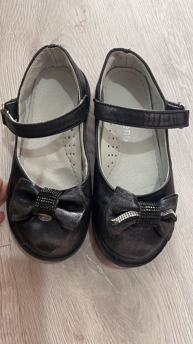 Обувь на девочку размер 23-25