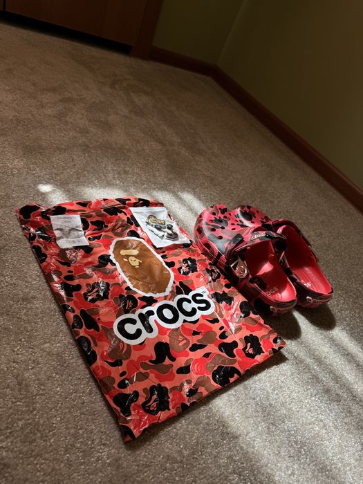 Продам crocs bape