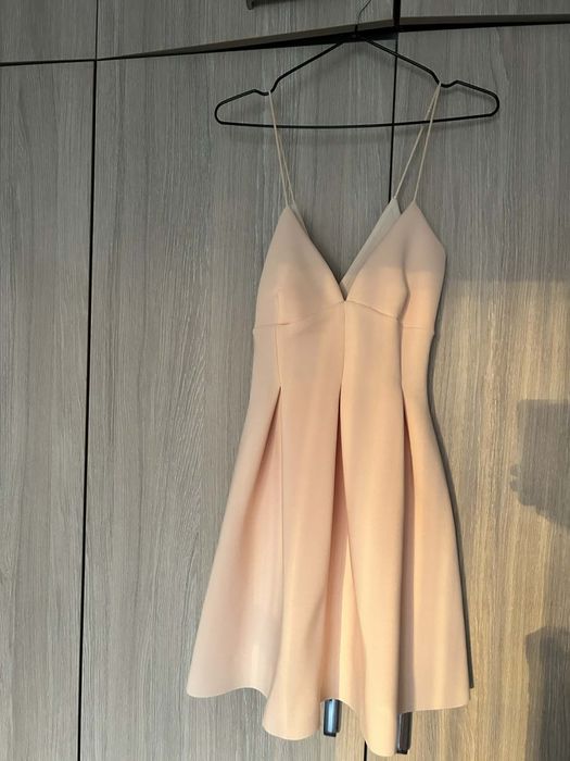 Дамска елегантна рокля бежова / официална / като нова