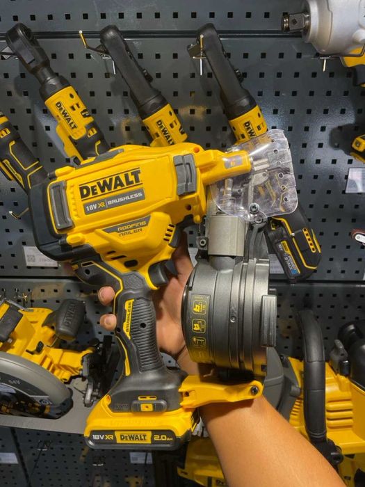 Аккумуляторный барабанный гвоздезабивной пистолет DeWalt DCN45RND2-QW