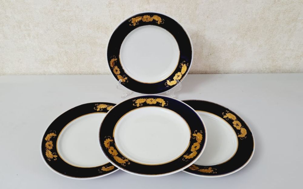 Фарфоровые тарелки