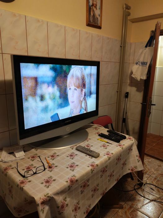 Vând tv samsung cu telecomanda