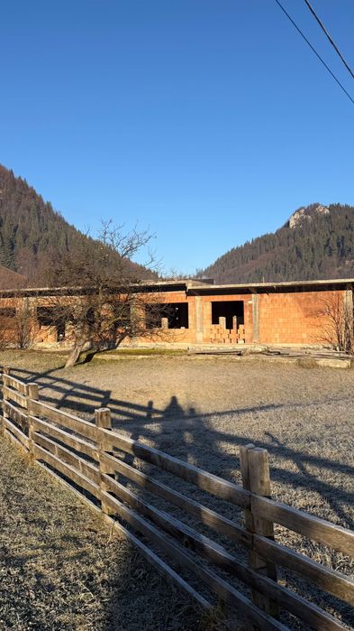 Teren și construcție