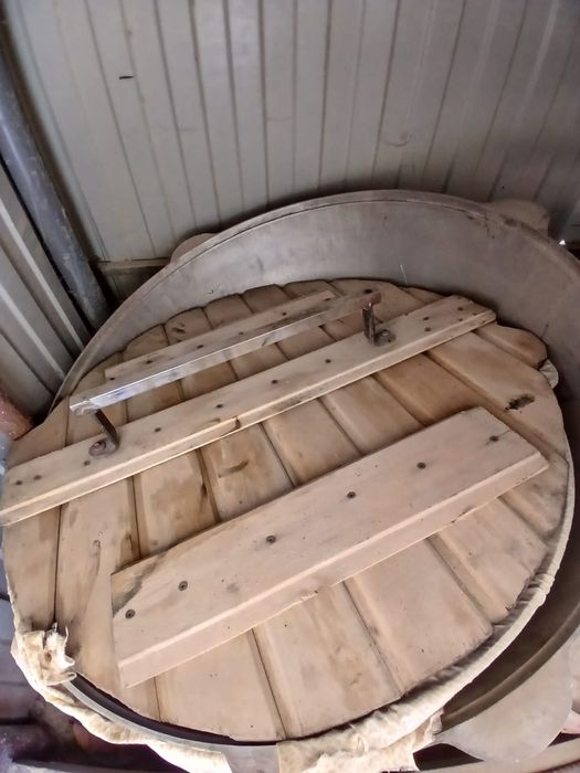 Казан продается с крышками