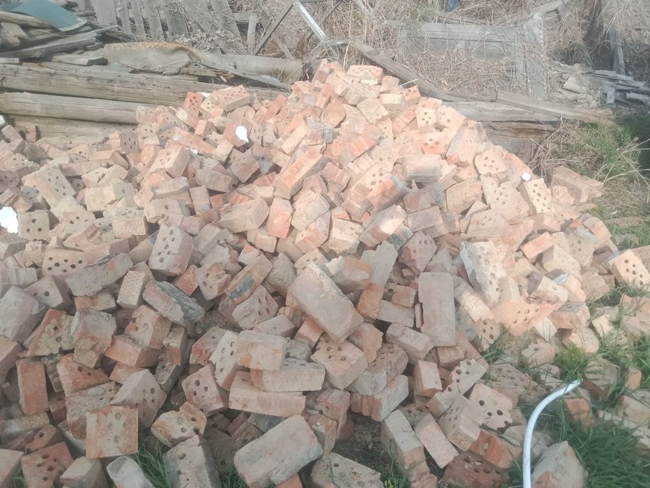Отдам даром половинки кирпичей