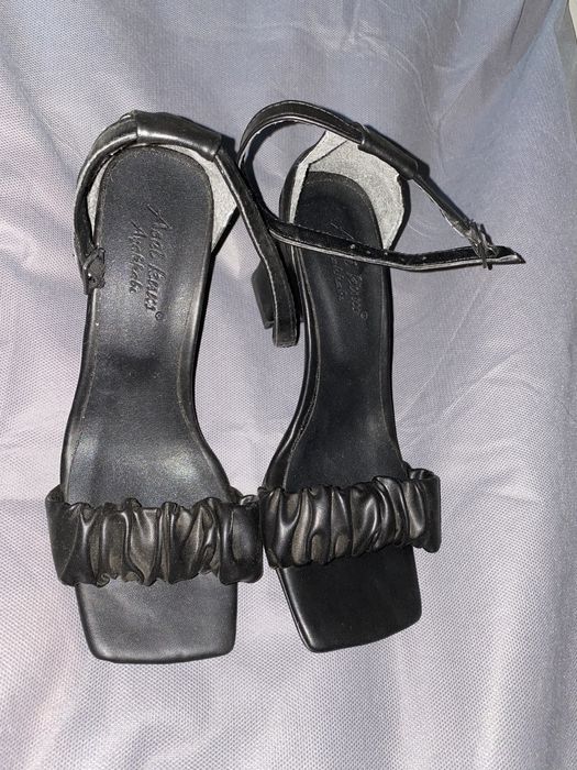 Туфли на низком каблуке