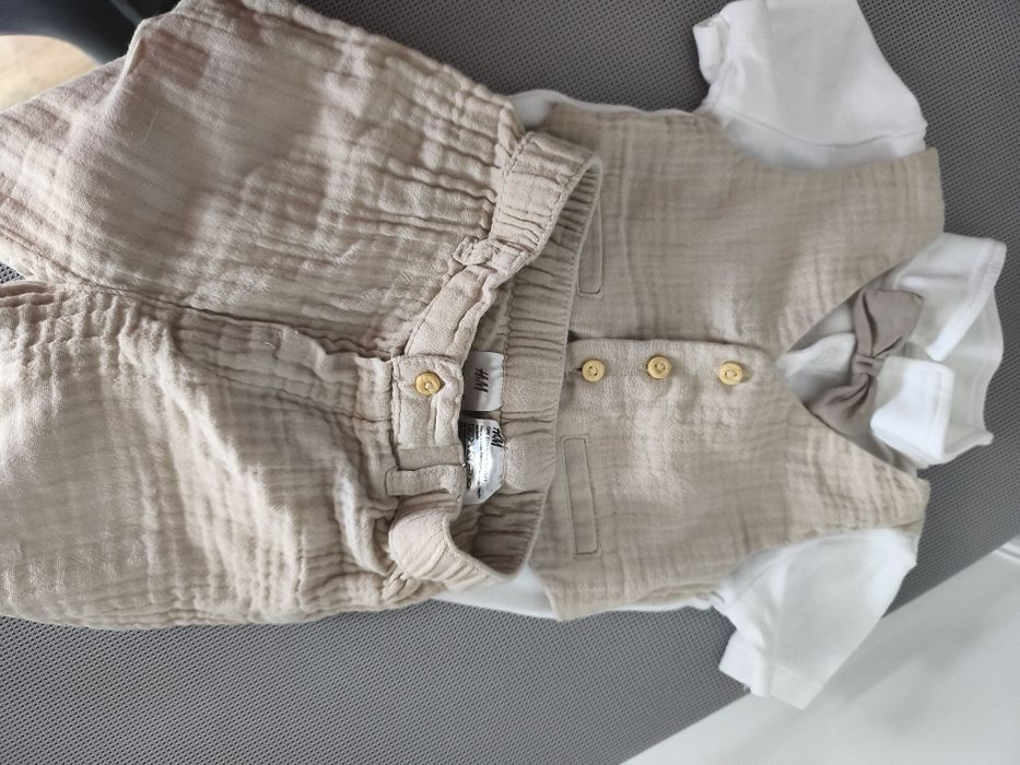 Costum H&M 6-9 luni baietel
