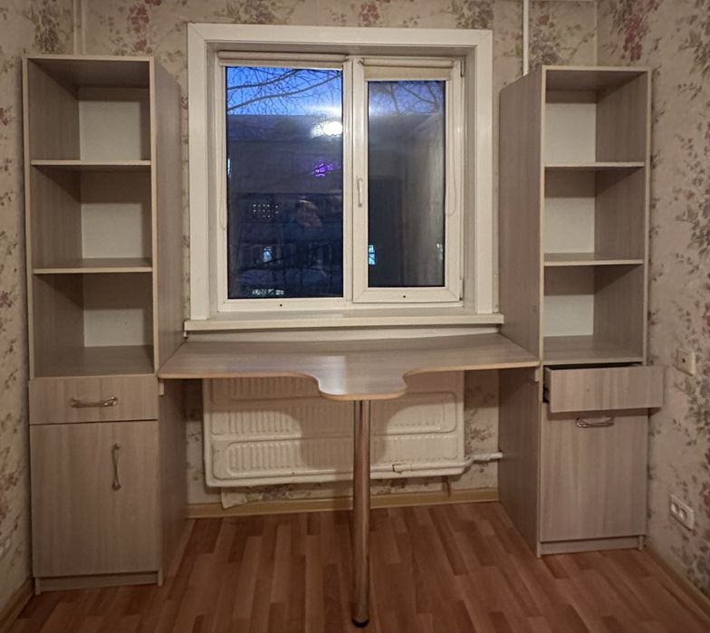 Срочно продам стол шкаф детский