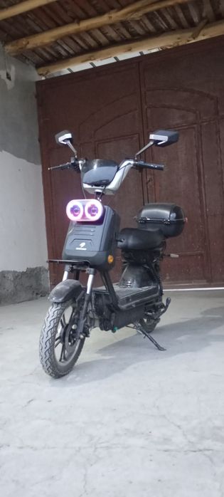 Скутер сотилади.