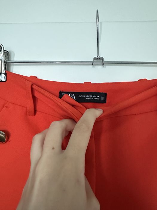 Къси червени панталонки XS Zara, висока талия