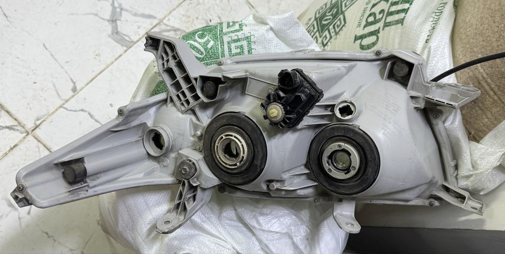 Фар левый сторона Тойота Хайландер