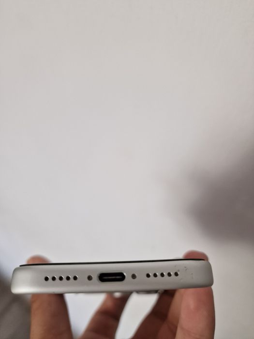 iPhone 17 Pro Silver Pentru Piese \ Recarosare