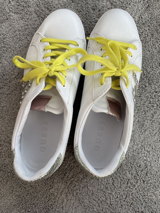 Pantofi sport de piele ecologica Guess in stare foarte buna!