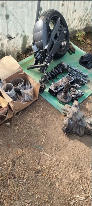 Dezmembrez Kawasaki z750 [ 2003-2007]