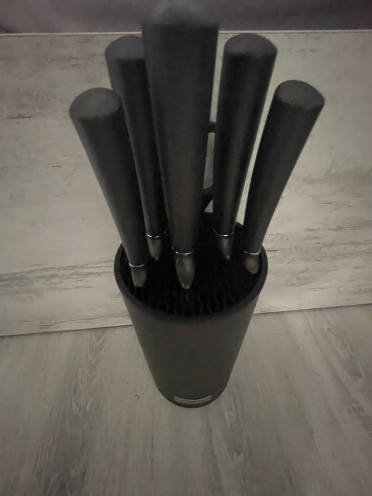 Неупотребяван комплект ножове Berlinger със стойка 7 части