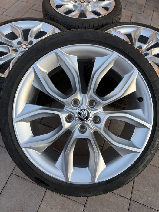 Jante r19 skoda 5x112 225/40/r19 bridgestone 8mm