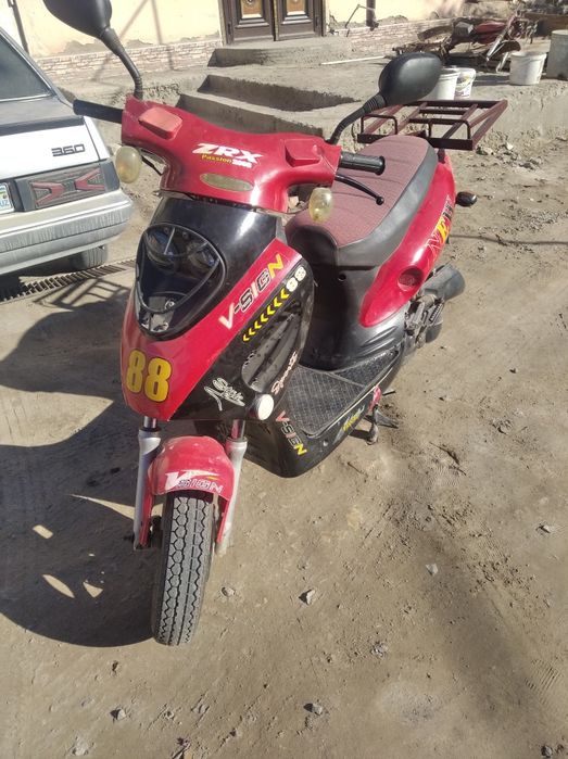 Скутер сотилади.