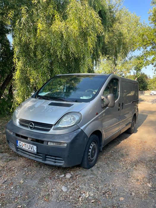 Vând Opel vivaro