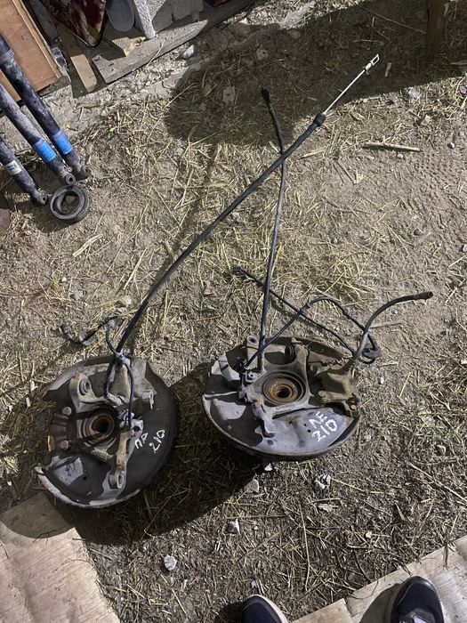 Цапфа на мерс 210 лупарик w210.