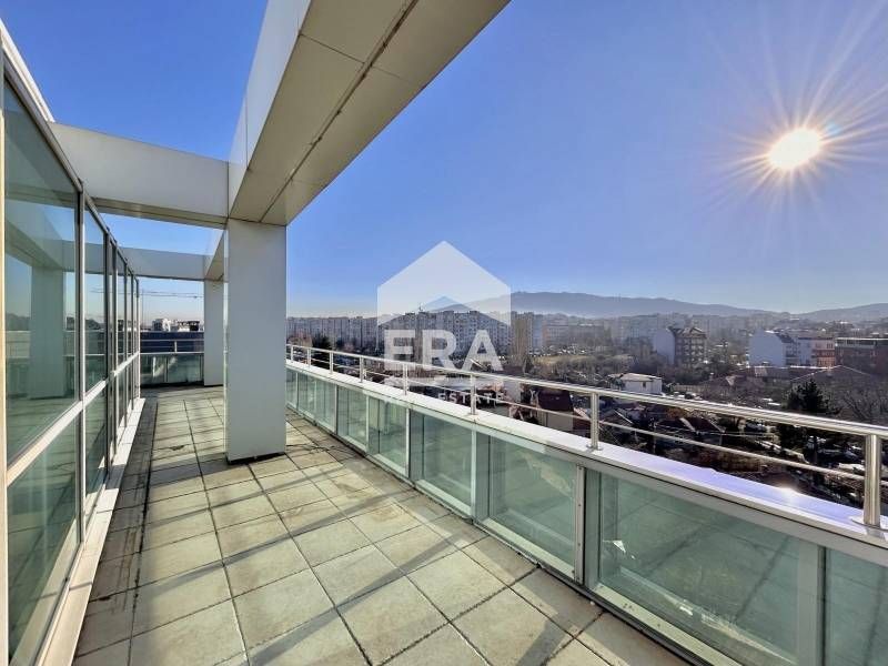 Панорамен офис за продажба с директен достъп до метростанция "Сливница